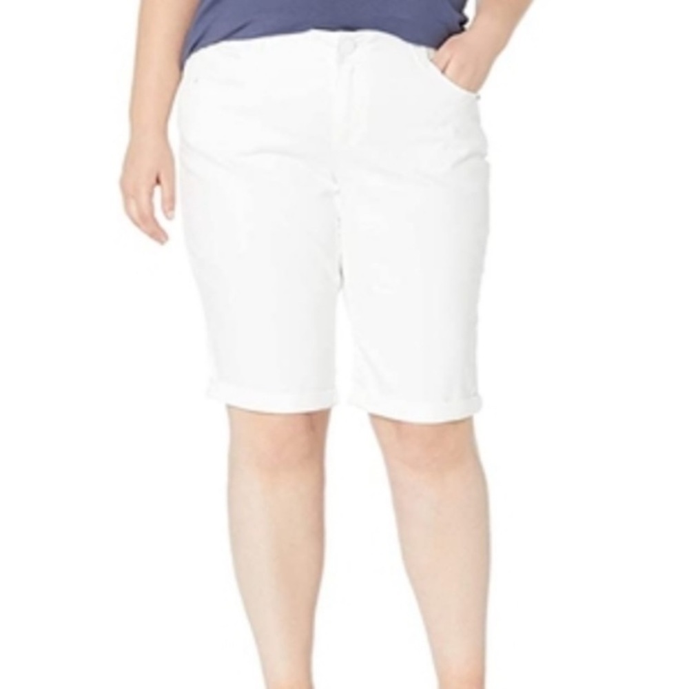 NWT Democracy Ab Solution Women’s Plus Size 24W White Jean Shorts